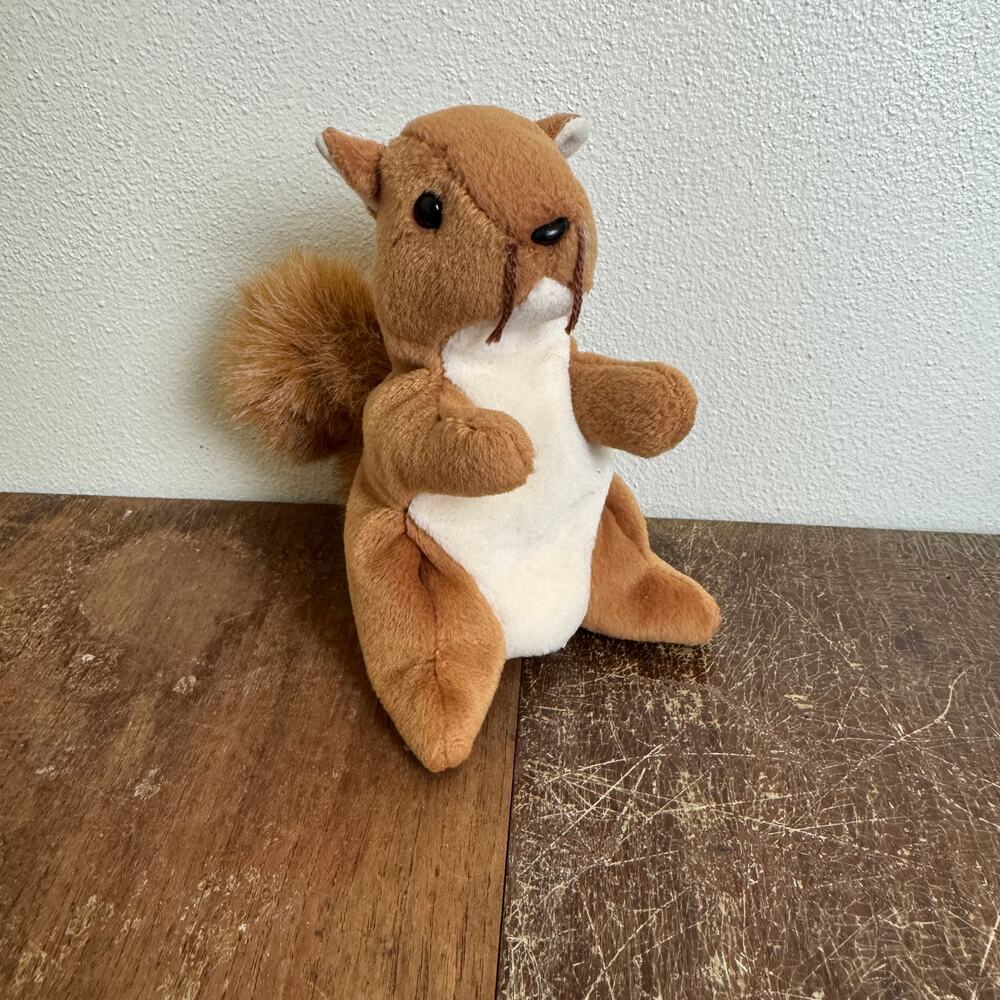 Ty Beanie Baby Nuts 1996 brown squirrel retired beanbag plushie‎ stuffed animal